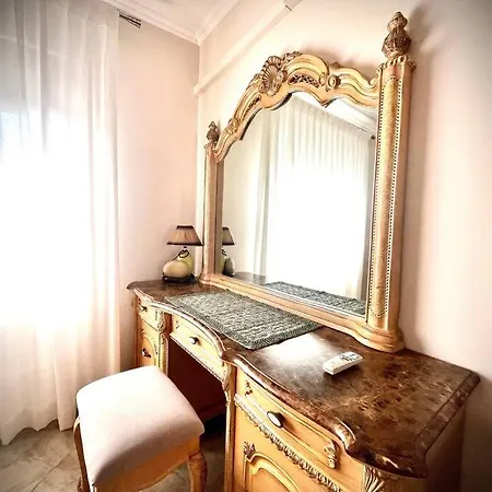 Penthouse City Center - 3 Min From Main Square Apartman
